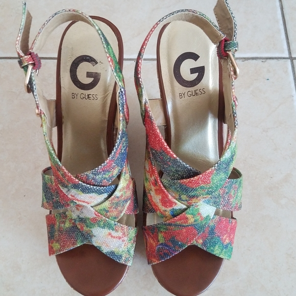 🌞Guess Wedges🌞 - Picture 3 of 6